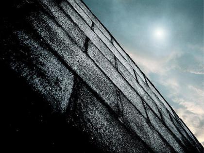 O Rapaz em cima do muro